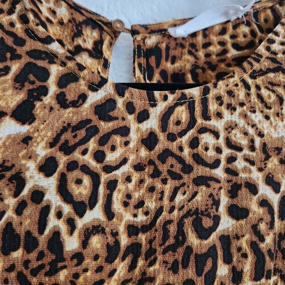 ALL IN‎ FAVOR LEOPARD PRINT WIDE LEG JUMPSUIT  SZ M - Picture 5 of 8